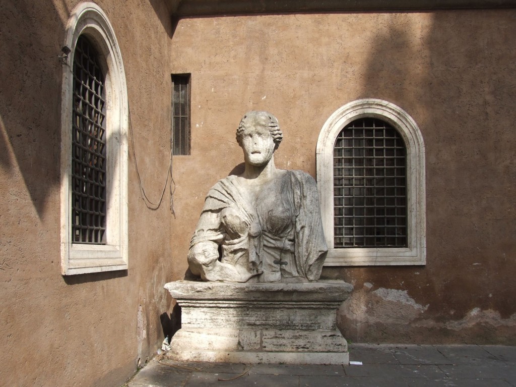 Torso der sog. Madama Lucrezia, vor San Marco, Rom